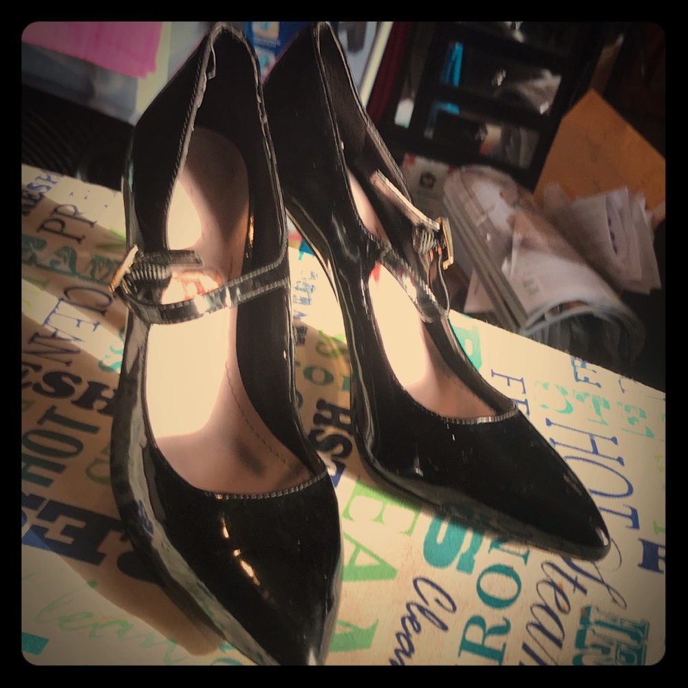 BEEUTIFUL BLACK & GoLD 👠👠👠👠👠